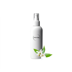 Découvrez l'essence envoûtante de notre parfum d'intérieur à la fleur d'oranger. Une fragrance douce et apaisante qui illumine votre espace de sérénité.