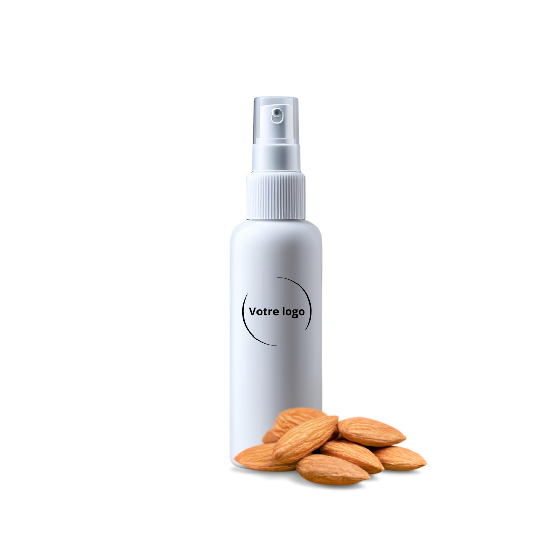 Découvrez notre brume pour cheveux à l'huile de jojoba et provitamine B5, parfumée à l'amande. Hydratation légère sans dessécher, une nouvelle expérience capillaire !